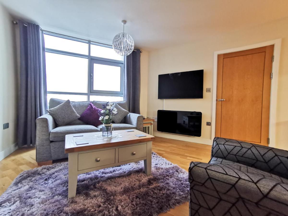 2 Bedroom City Centre Apartment With Free Parking Cardiff Bagian luar foto