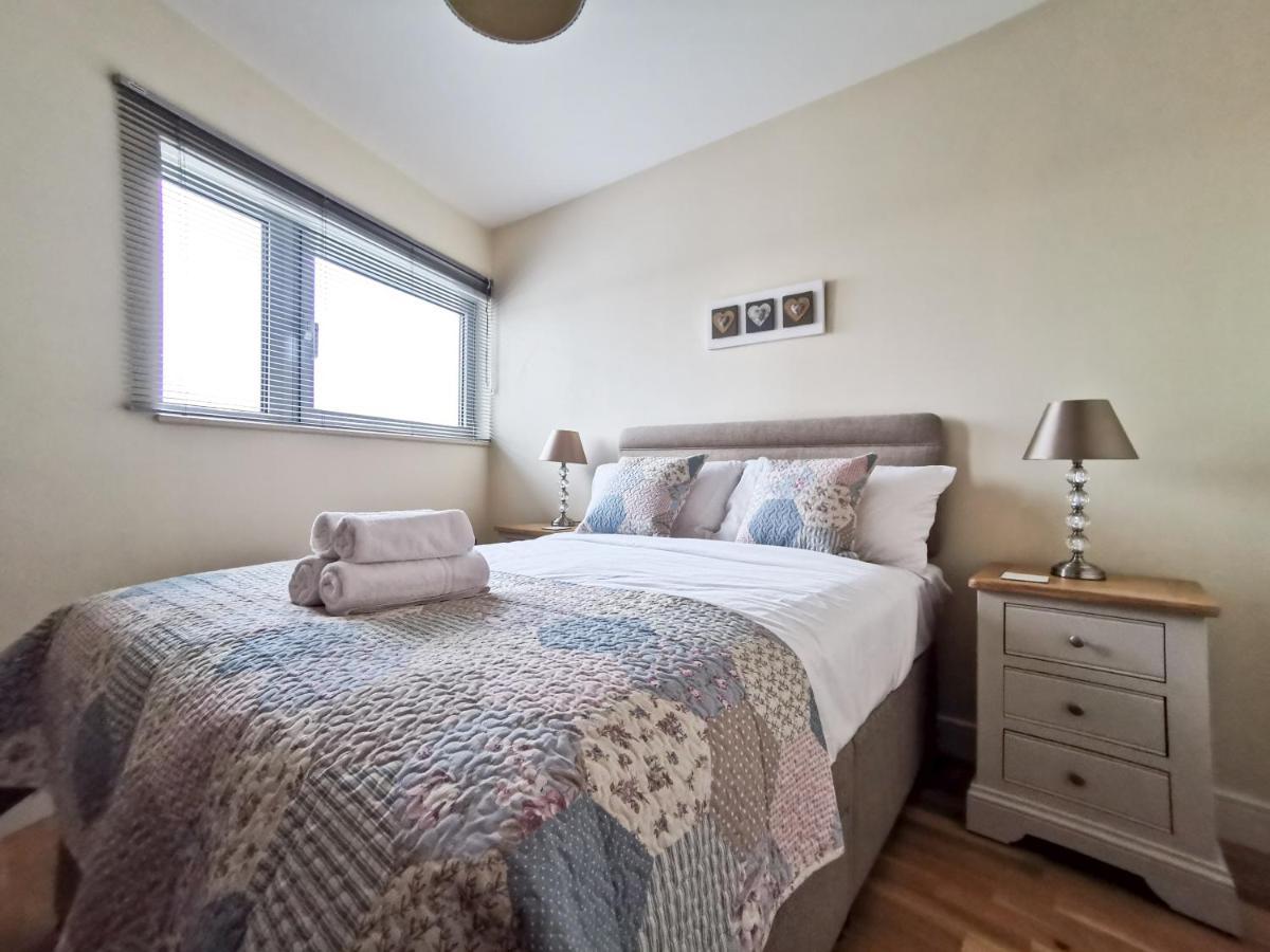 2 Bedroom City Centre Apartment With Free Parking Cardiff Bagian luar foto
